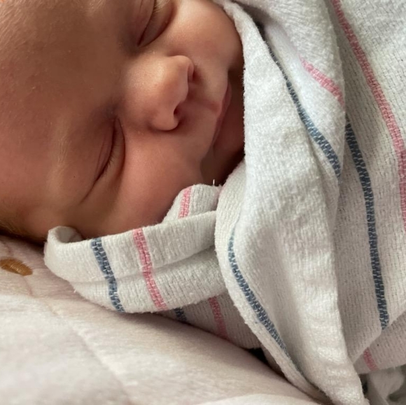 Meet your Posher, Crystal - Picture 3 of 7